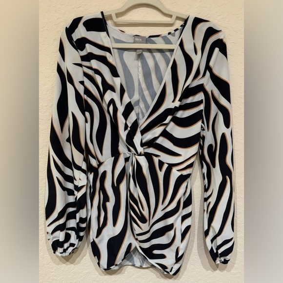 ASOS Women’s Zebra Print Long Sleeve Deep V-Neck Blouse Size 8 - Picture 4 of 14